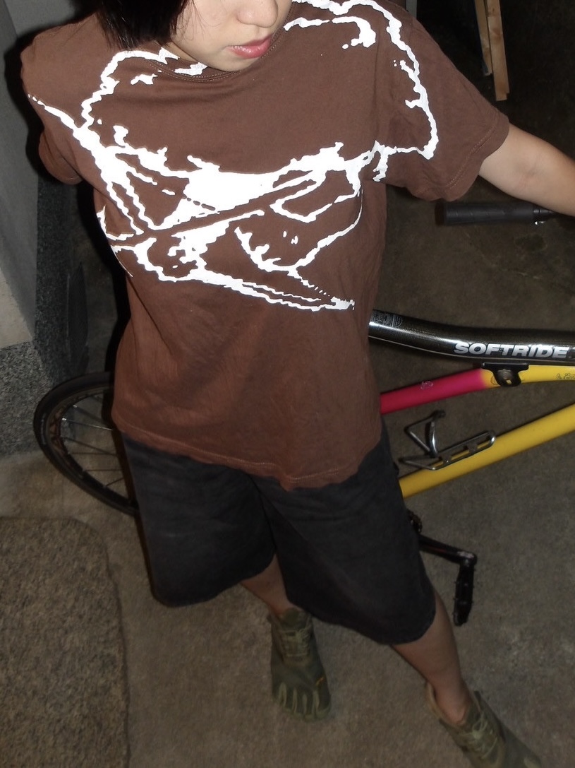 T-shirt detail 4